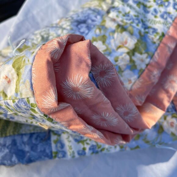 Handmade baby or lap blanket . Patchwork quilted - Picture 3 of 9